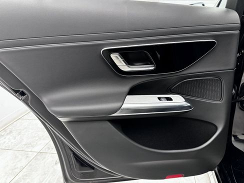 Used 2025 Mercedes-Benz E 350 4MATIC Sedan image 30