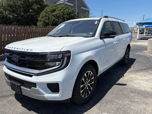Used 2025 Ford Expedition Max Platinum AWD/4WD image 4