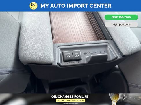 Used 2023 Toyota Sienna XLE AWD/4WD image 26