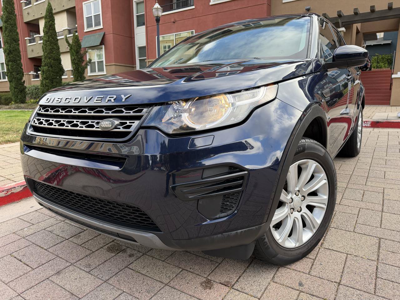 Used 2016 Land Rover Discovery Sport SE AWD/4WD image 15