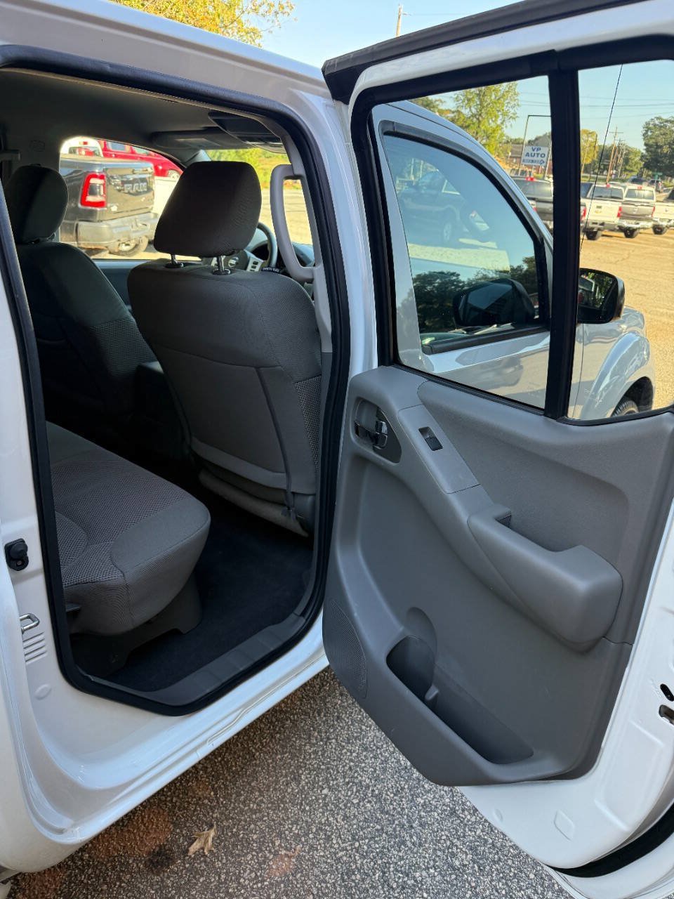 Used 2020 Nissan Frontier SV RWD image 16