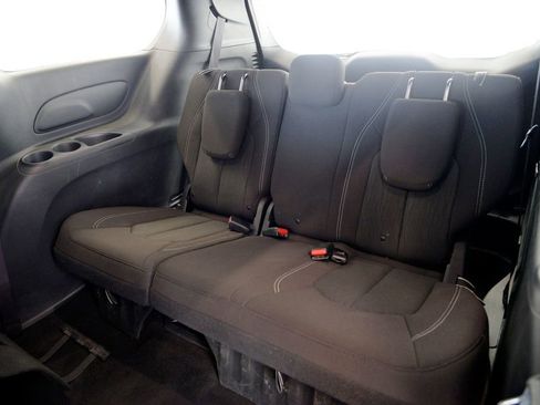 Used 2021 Chrysler Pacifica Touring w/ S Appearance Package image 29