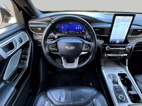 Used 2022 Ford Explorer Platinum w/ Equipment Group 601A AWD/4WD image 6