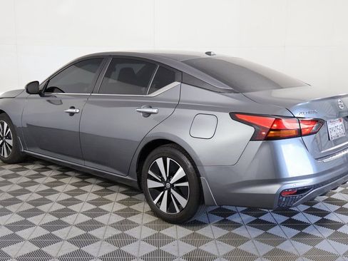 Used 2021 Nissan Altima 2.5 SV image 5