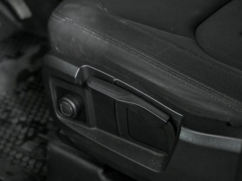 Used 2021 Land Rover Defender 110 image 21