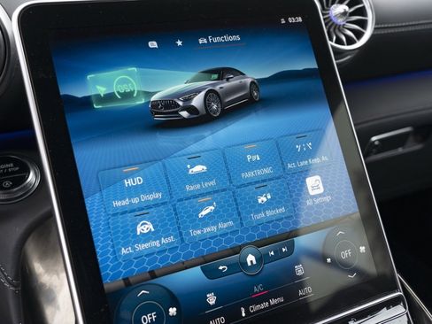 Used 2022 Mercedes-Benz SL 63 AMG SL 63 AMGﾮ w/ Driver Assistance Package image 28