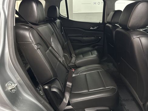 Used 2023 GMC Acadia SLT image 35