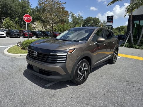 Used 2025 Nissan Kicks SV FWD image 9