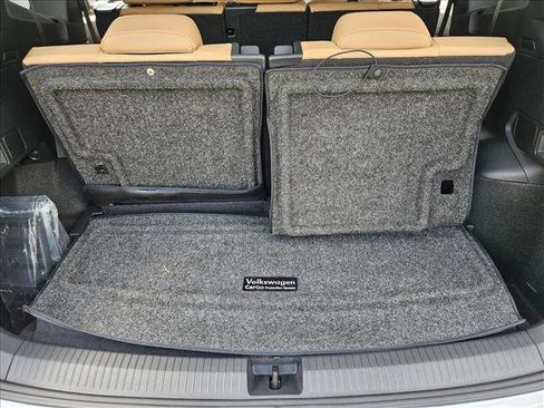 Used 2024 Volkswagen Tiguan SE R-Line image 6