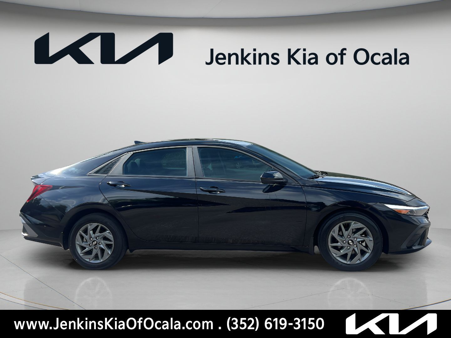 Used 2024 Hyundai Elantra SEL FWD image 2