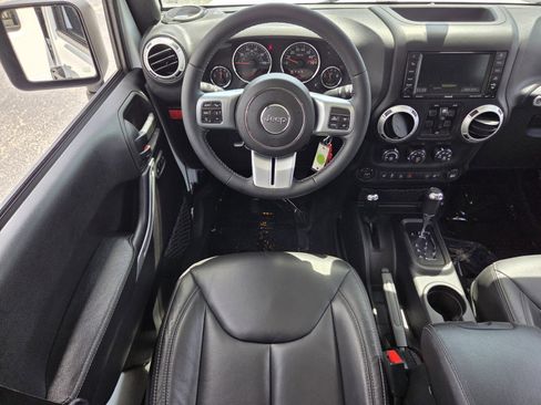 Used 2017 Jeep Wrangler Unlimited Rubicon AWD/4WD image 15