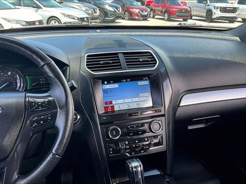 Used 2017 Ford Explorer XLT w/ Equipment Group 202A FWD image 9
