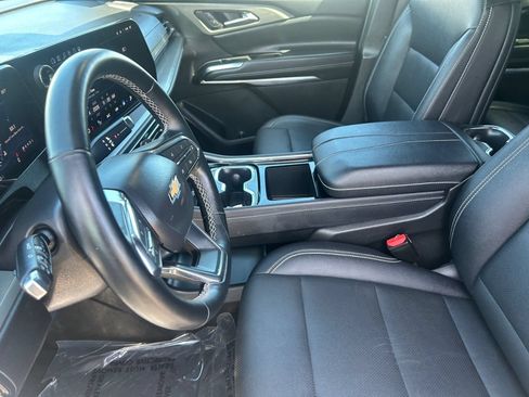 Used 2025 Chevrolet Traverse LT FWD image 20
