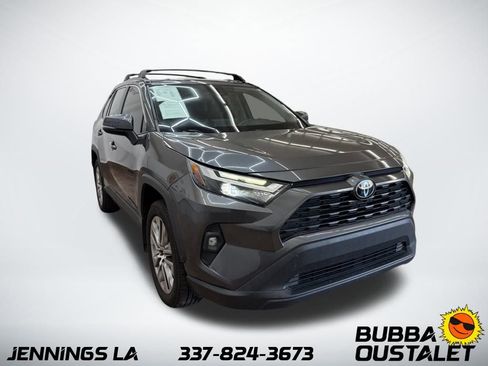 Used 2022 Toyota RAV4 XLE Premium image 8