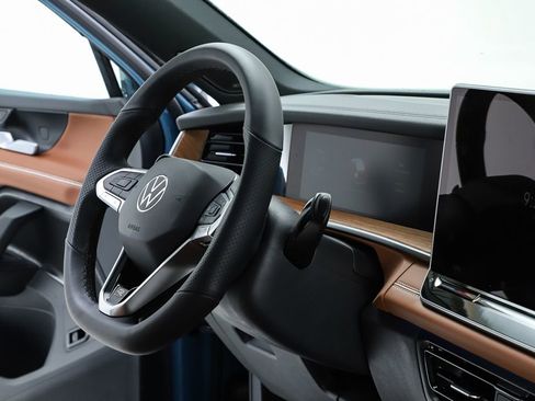New 2026 Volkswagen Tiguan SEL R-Line AWD/4WD image 35