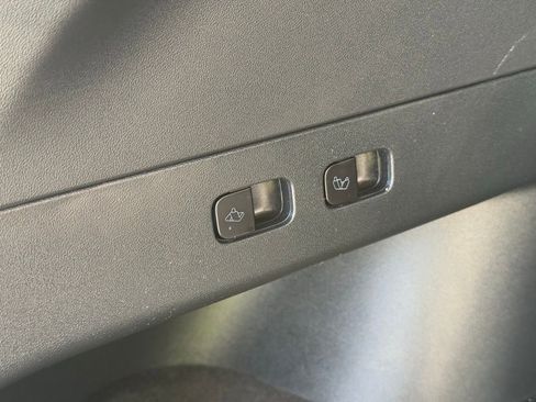 Used 2020 Tesla Model Y Long Range image 6