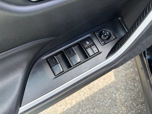 Used 2025 Toyota RAV4 XLE AWD/4WD image 12