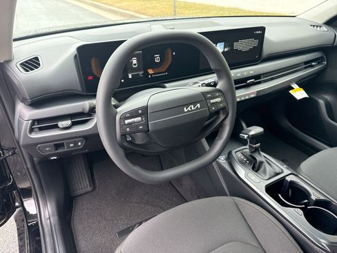 New 2026 Kia K4 LX image 16