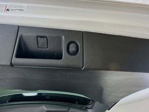 Used 2017 Chevrolet Suburban LT w/ LT Signature Package RWD image 31