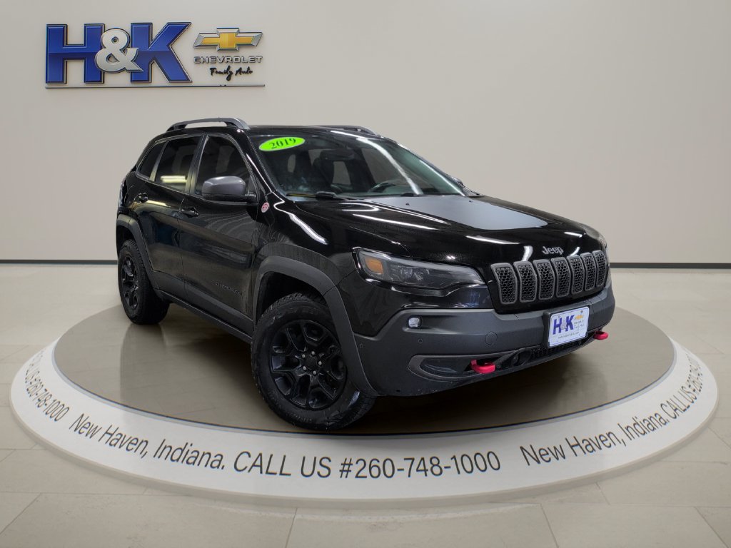 Used 2019 Jeep Cherokee Trailhawk AWD/4WD image 1