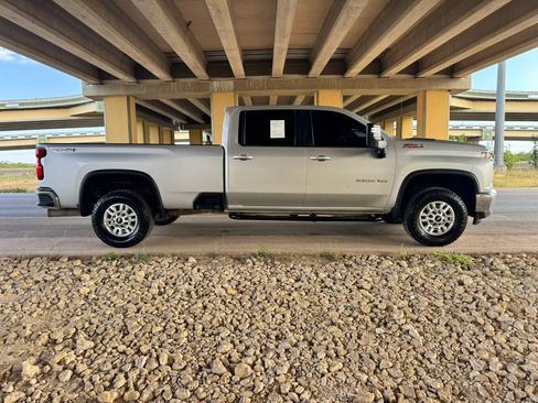 Used 2023 Chevrolet Silverado 3500 LT AWD/4WD image 2