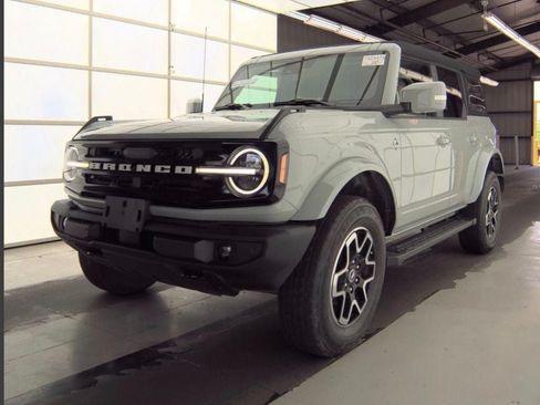 Used 2023 Ford Bronco Outer Banks AWD/4WD image 1