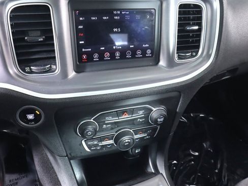 Used 2019 Dodge Charger SXT image 15