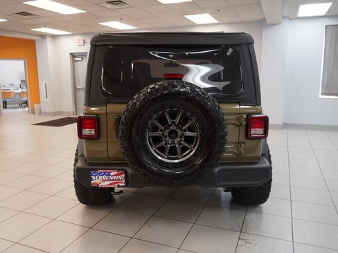Used 2025 Jeep Wrangler Sport AWD/4WD image 5