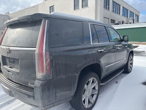 Used 2016 Cadillac Escalade Luxury image 3