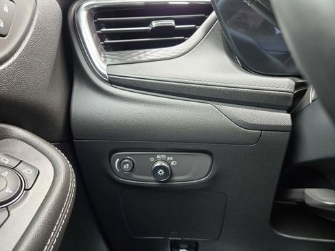 Used 2025 Buick Encore GX Preferred FWD image 21