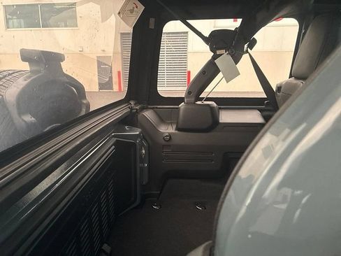 Used 2024 Jeep Wrangler Unlimited Sahara w/ Technology Group AWD/4WD image 27