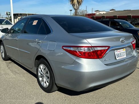 Used 2017 Toyota Camry LE image 6