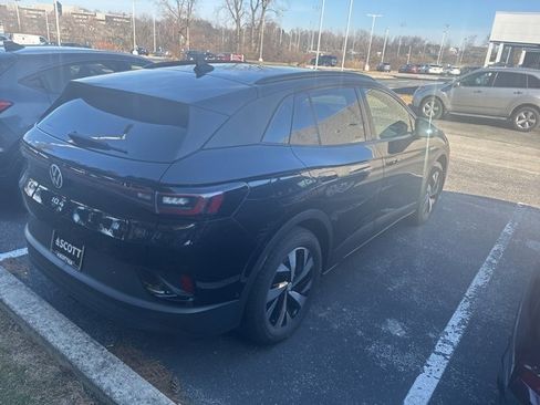 Used 2023 Volkswagen ID.4 Pro image 4