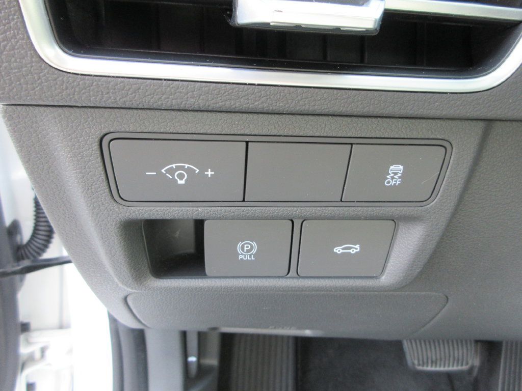 Used 2025 Hyundai Sonata SEL FWD image 21