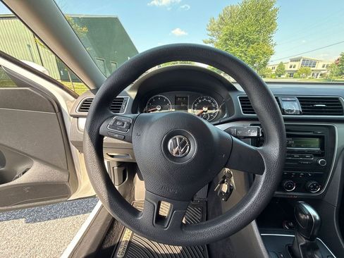 Used 2013 Volkswagen Passat 2.5 S FWD image 19