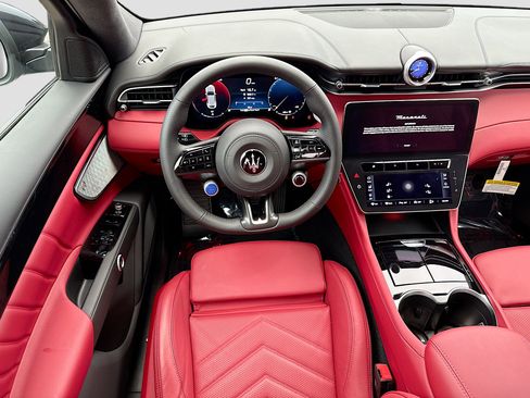 New 2025 Maserati Grecale Modena image 18