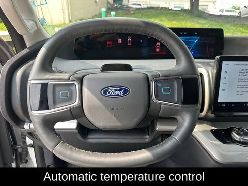 Used 2025 Ford Expedition Active AWD/4WD image 14
