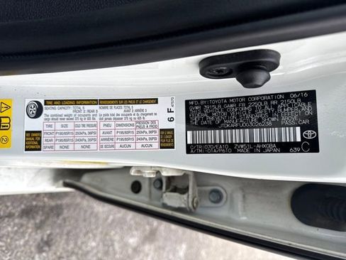 Used 2016 Toyota Prius Four image 27