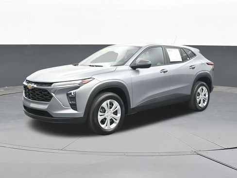 Used 2024 Chevrolet Trax LS FWD image 4