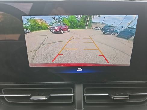 Used 2025 Chevrolet Trax LT FWD image 28