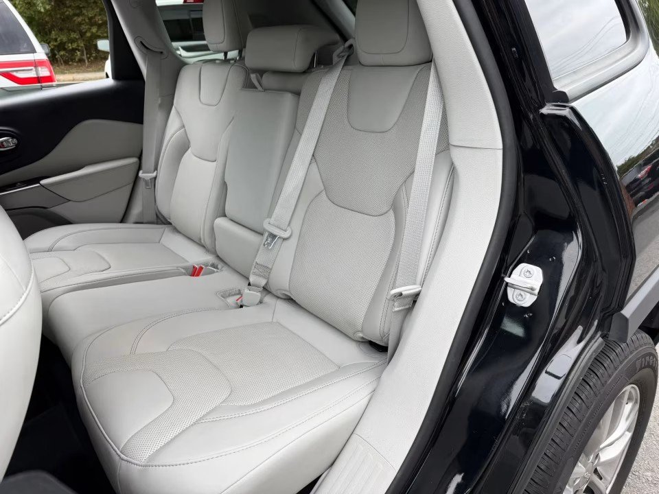 Used 2022 Jeep Cherokee Latitude Lux AWD/4WD image 11