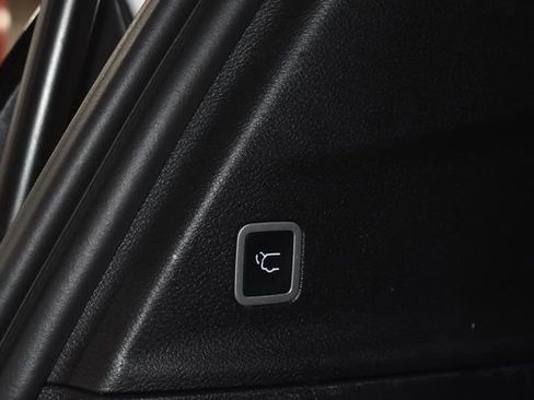 Certified 2025 Chrysler Pacifica Limited image 42