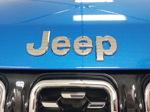 Used 2024 Jeep Compass Limited image 31