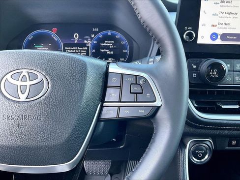Used 2025 Toyota Grand Highlander AWD Hybrid image 25