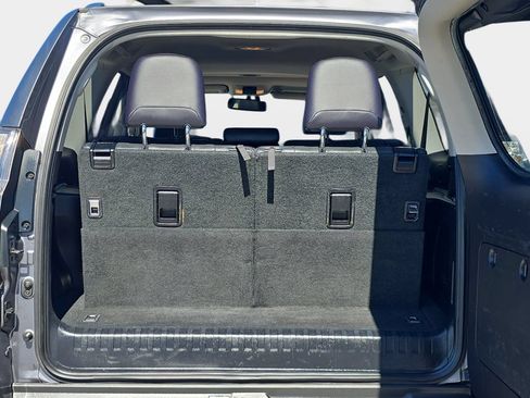 Used 2016 Lexus GX 460 w/ Premium Package AWD/4WD image 17