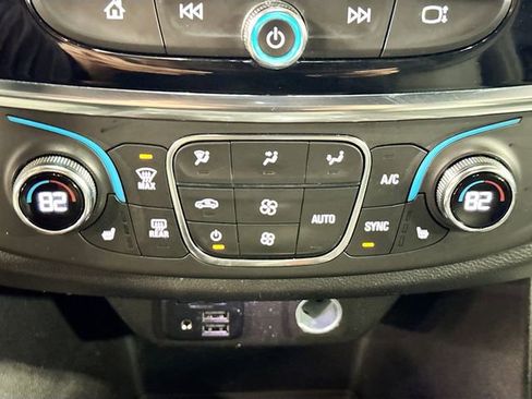 Used 2023 Chevrolet Traverse RS w/ LPO, Floor Liner Package AWD/4WD image 16