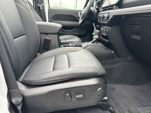 Used 2025 Jeep Wrangler Sahara w/ Safety Group image 16