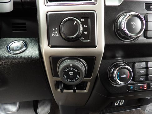 Used 2019 Ford F150 Lariat image 31