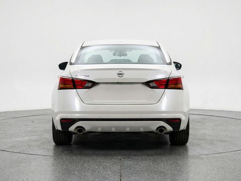 Used 2025 Nissan Altima 2.5 SV FWD image 7