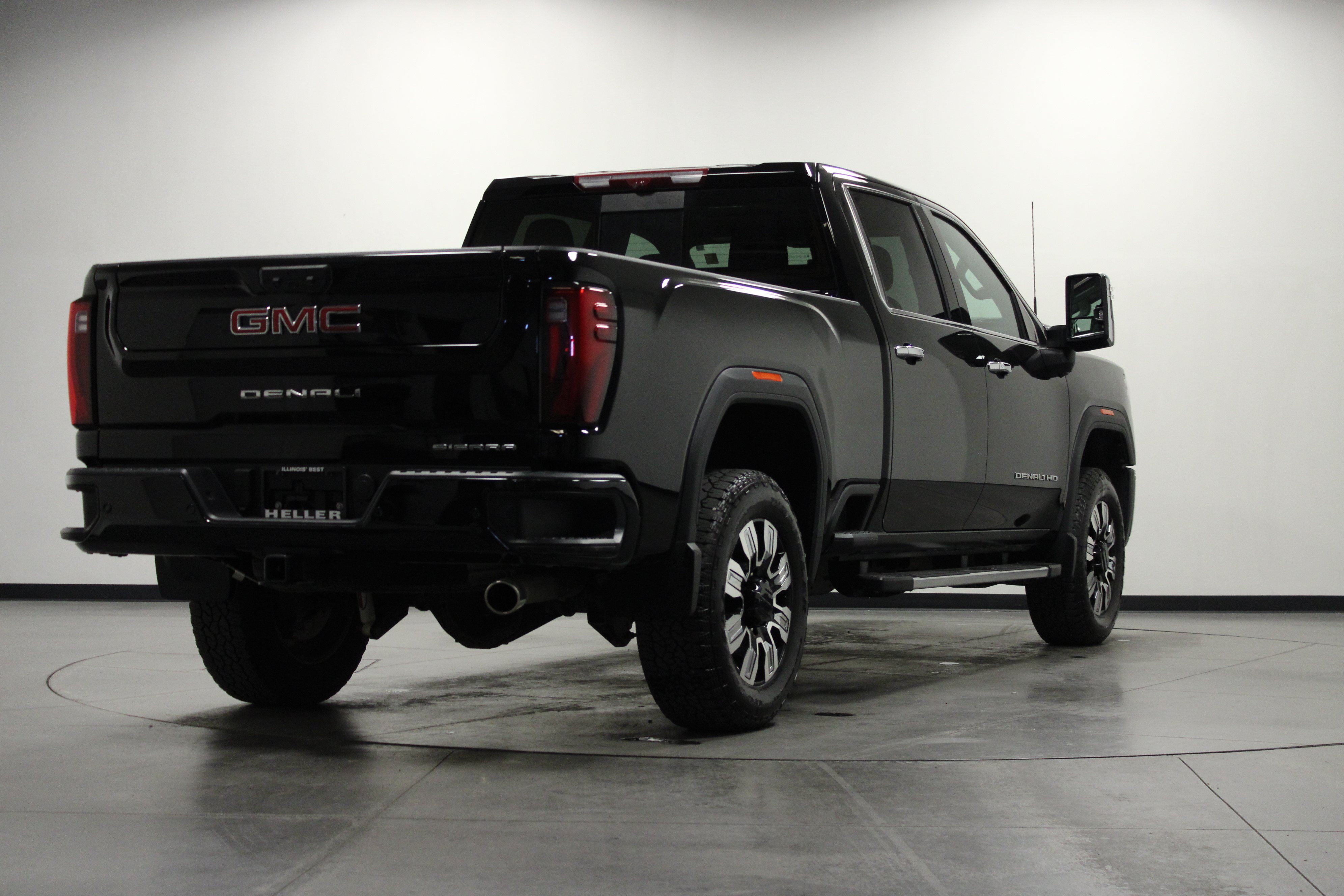 Used 2025 GMC Sierra 2500 Denali w/ Technology Package AWD/4WD image 4